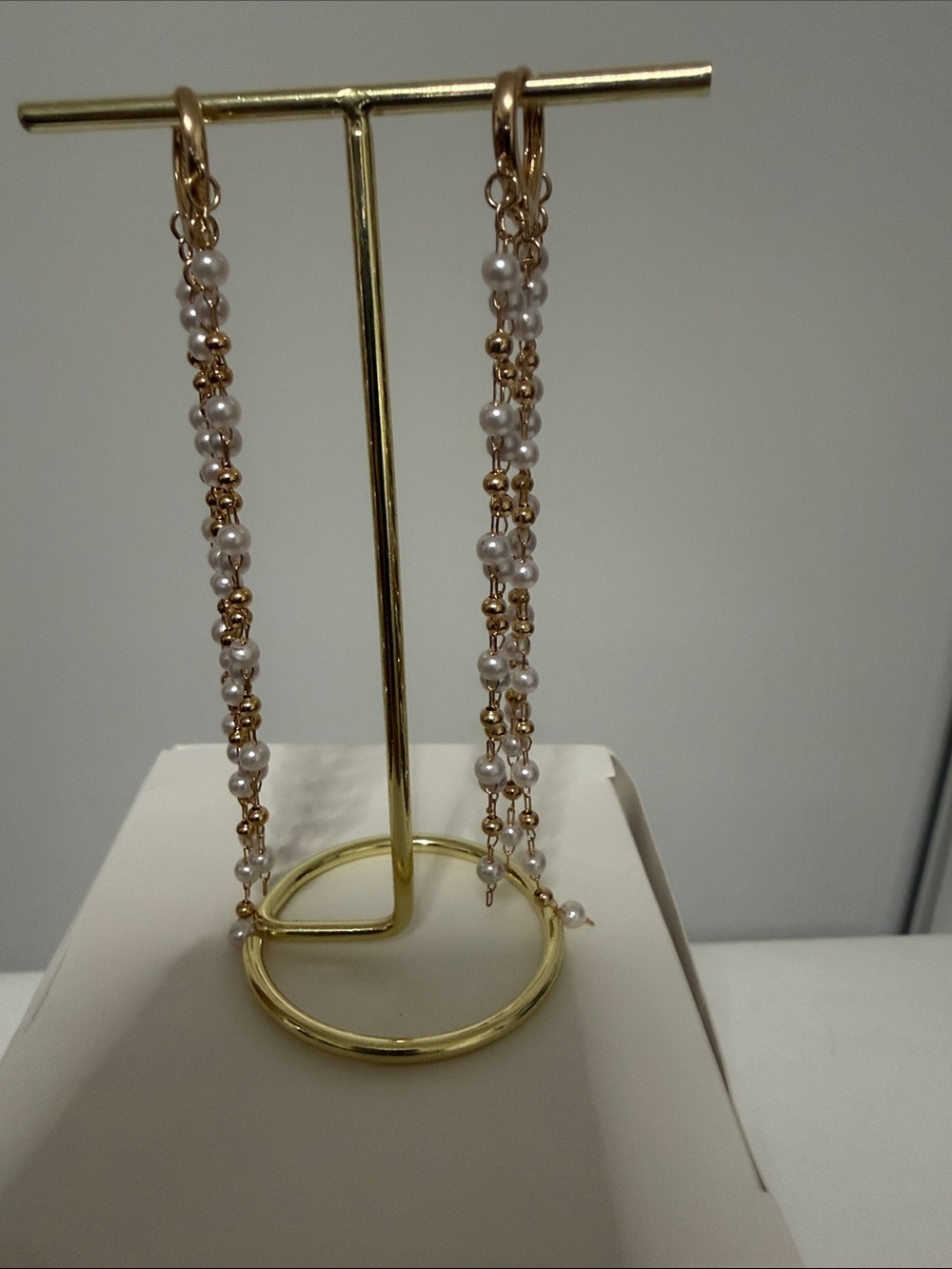 Fashion Jewelry White Pearl and Gold Bead Drop Earrings